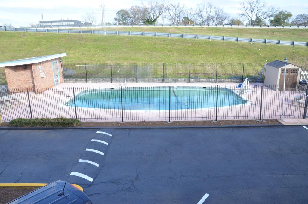 Americas Best Value Inn Augusta Historic Downtown Exterior foto